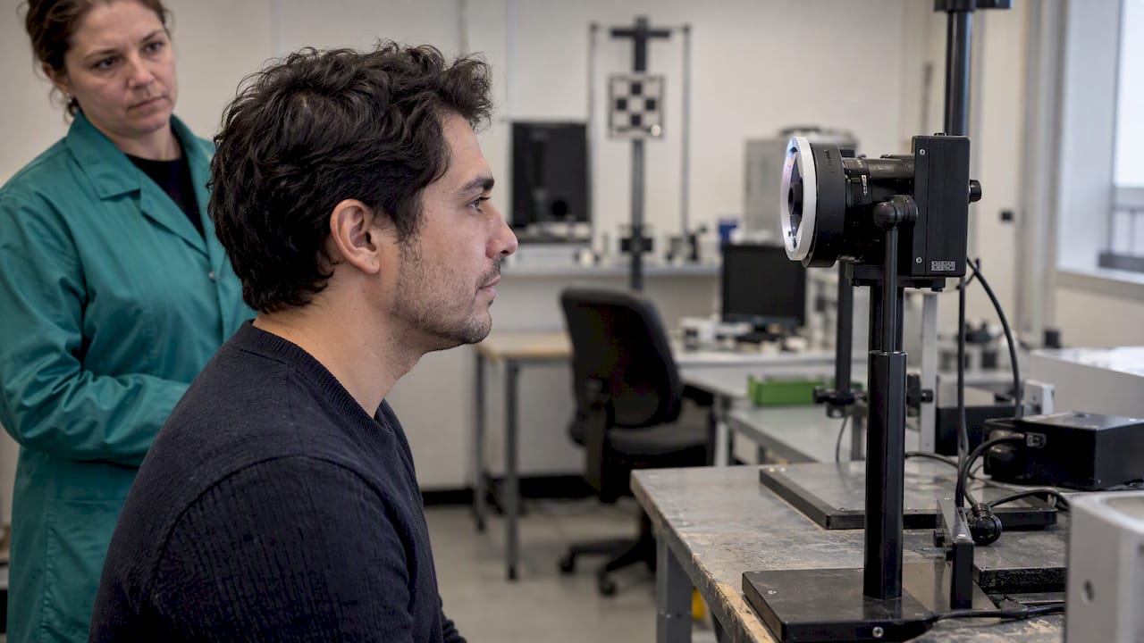 Participant undergoing biometric capture quality test